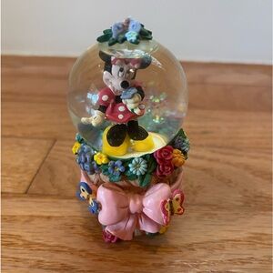 Disney Minnie Mouse Miniature Mini Snow Globe 3.5" Butterflies & Flowers